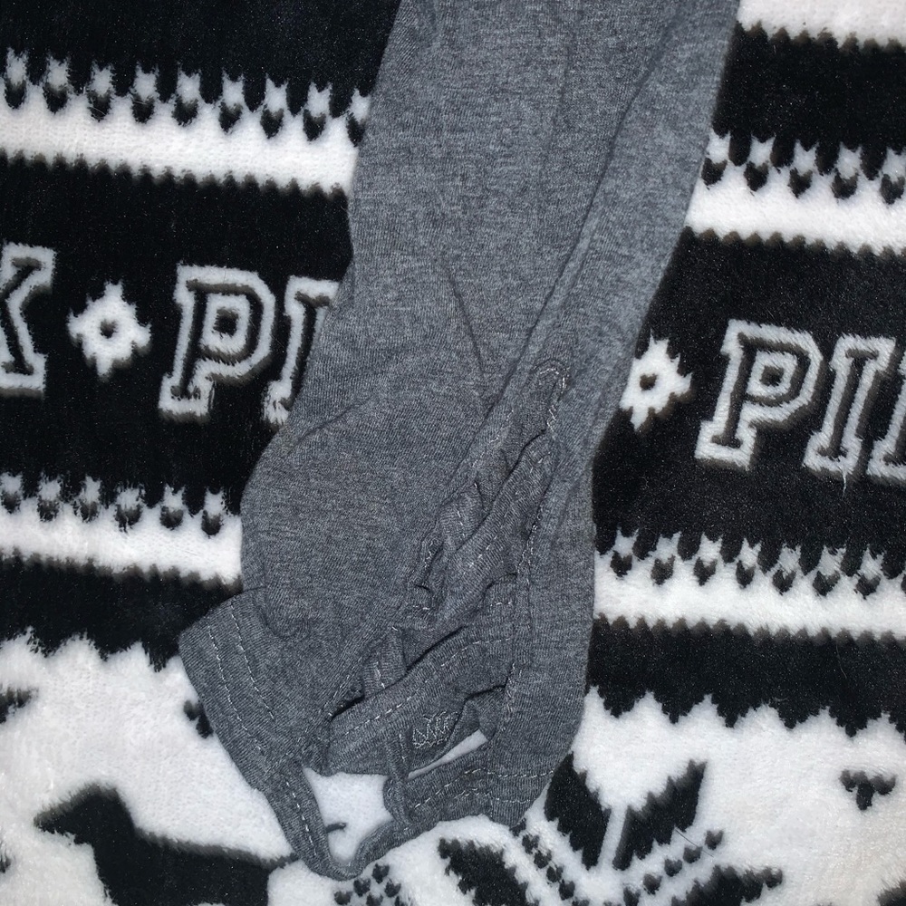Gray Leggings with braided fabric on the leg